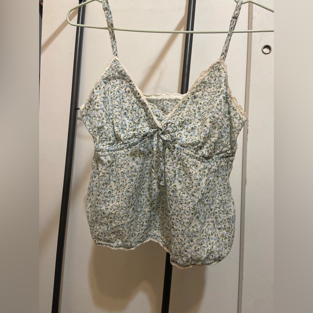 Super cute floral summer tank top with some lace on the outside